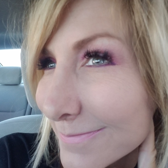 Meet your Posher, Laura - Picture 1 of 1